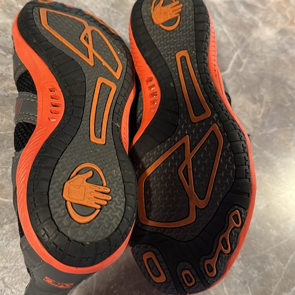 Body Glove Black and Orange Athletic Shoes size 8.5 - Picture 4 of 5